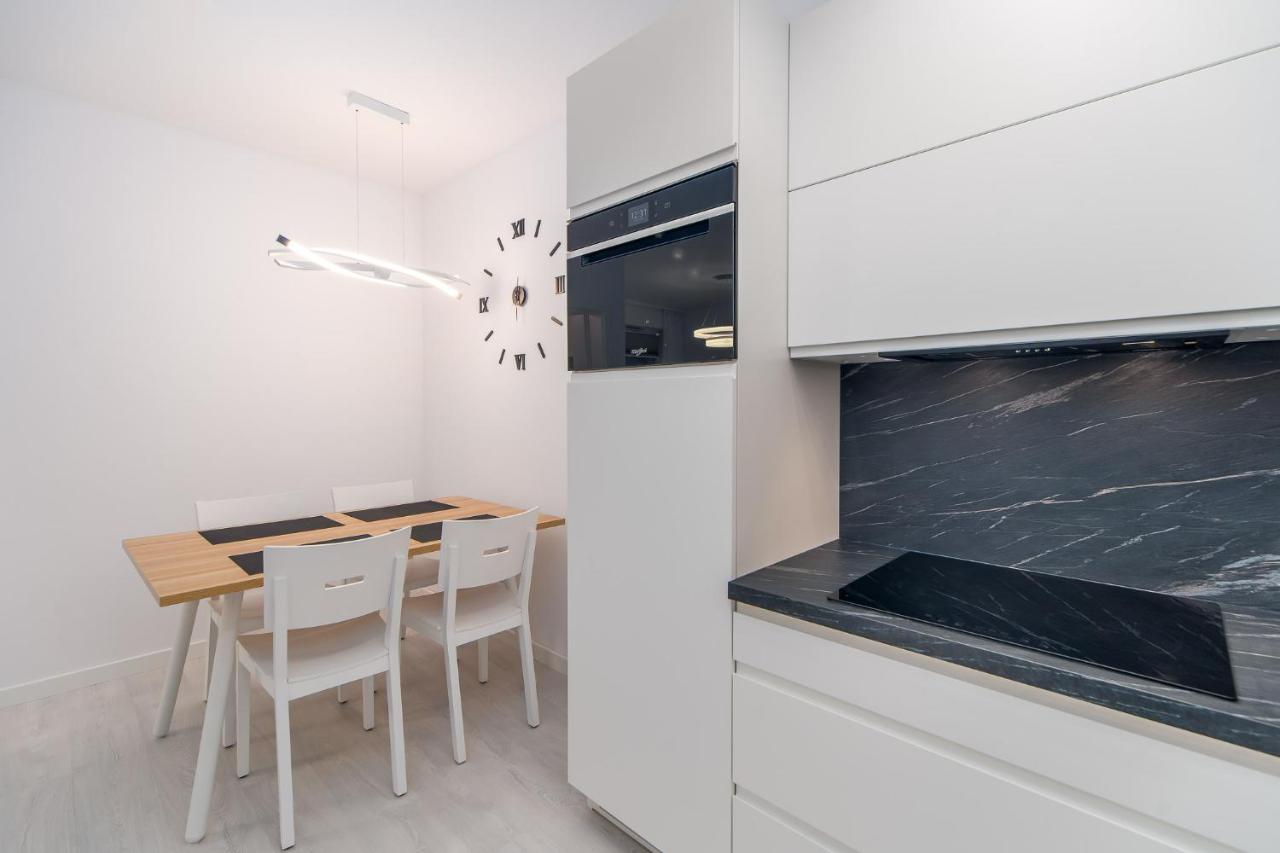Faro Nadmorskie Tarasy Przy Latarni I Molo Baseny, Sauny, Fitness I Parking W Cenie Апартаменти *